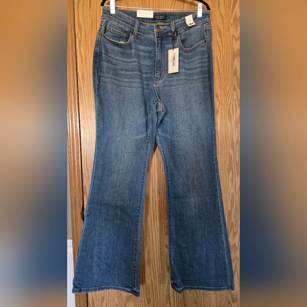 Judy Blue Flare Jeans in Classic Blue